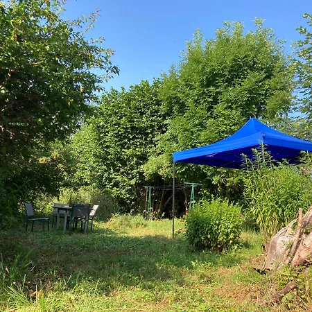 A La Campagne Proche Du בית הארחה